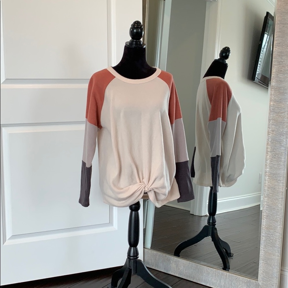Color block sleeve sweater